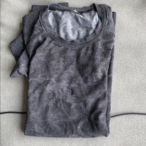 Lululemon medium men’s athletic shirt